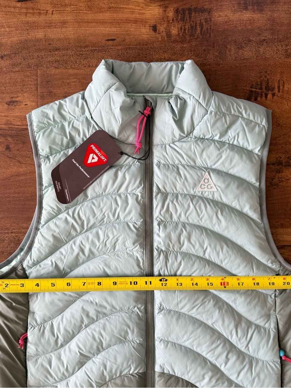 Nike ACG Men's Mint & Olive Quilted Packable Vest - Picture 9 of 10